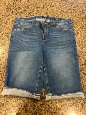 Jones New York Women’s Medium Blue Straight Denim Jean Shorts